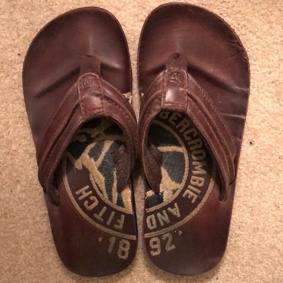 abercrombie & fitch leather flip flops